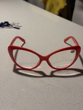 Red Cat-Eye Reading Glasses +1.50